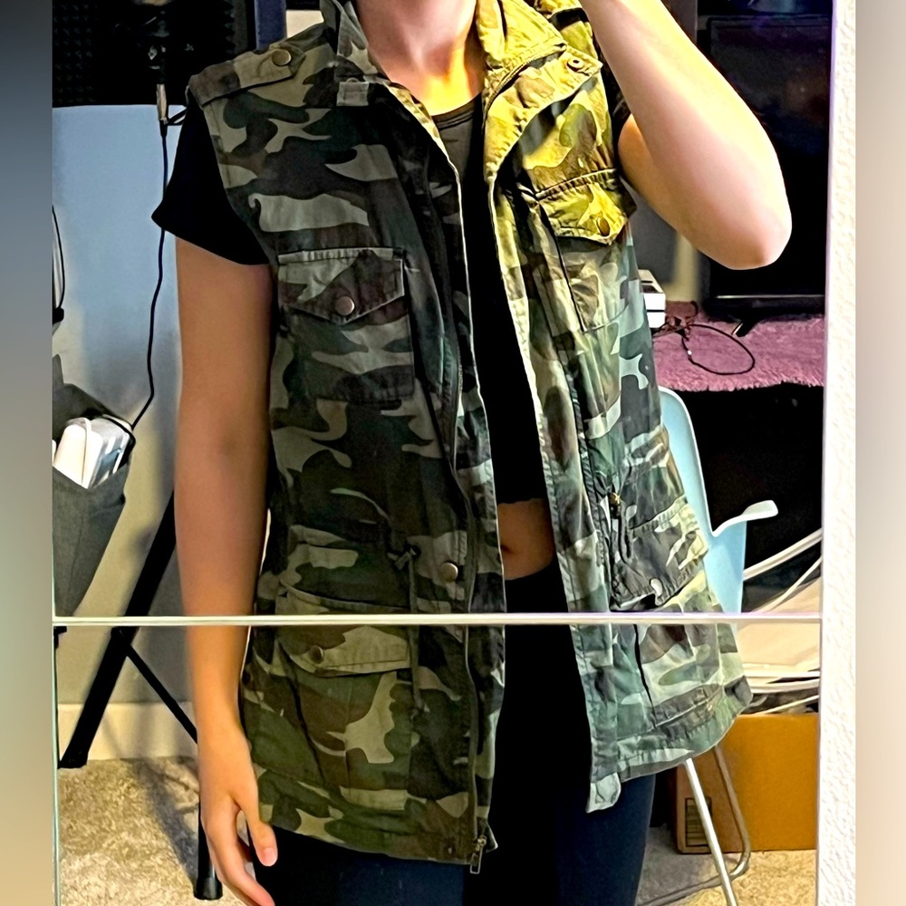 Sheek camo vest
